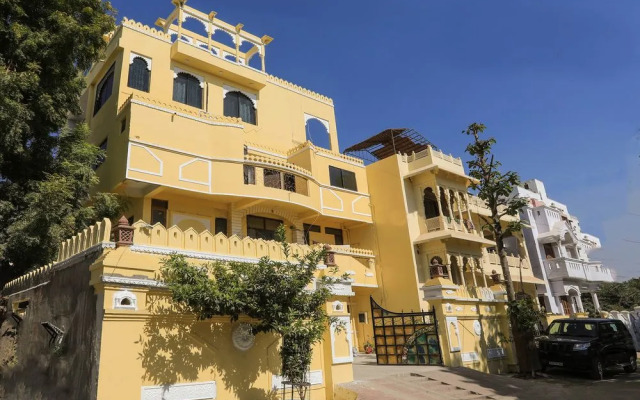 OYO 9760 Home Tej Vilas Near Celebration Mall