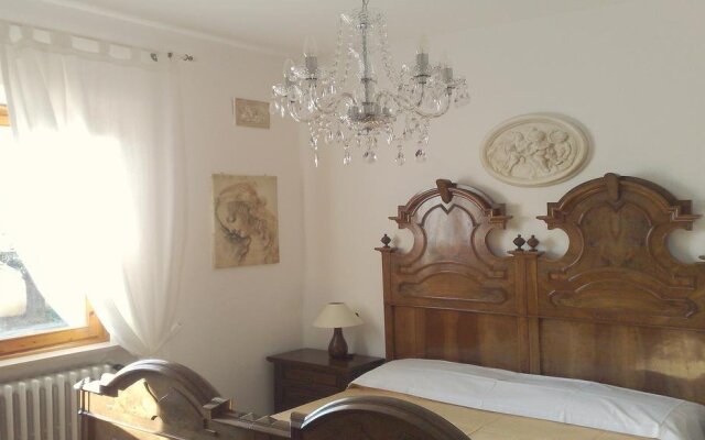 Villa In Lucca Placed in a Residential Area, all Services Nearby