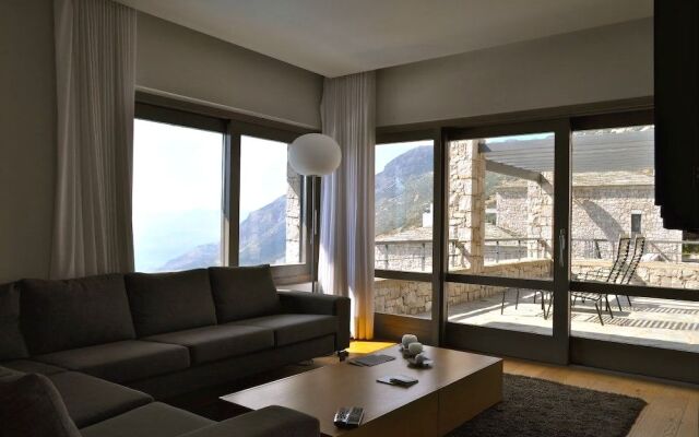 Elafivolia Arachova Suites
