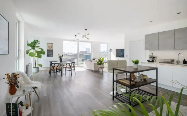 Stylish London Flat - Private Terrace - City View