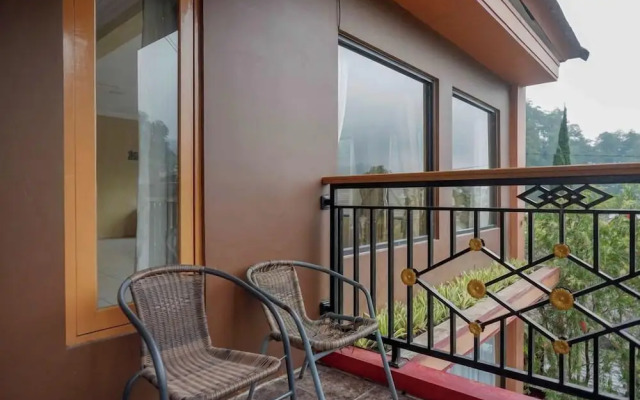 Red Chilies Hill Hotel