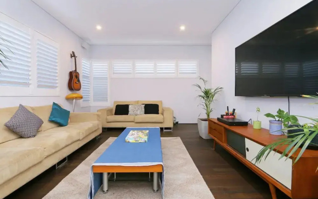 Luxury 4-bedroom House - Mount Lawley