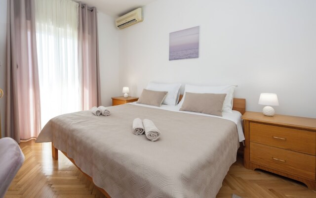 Double bed Room With Private Bathroom and Balcony