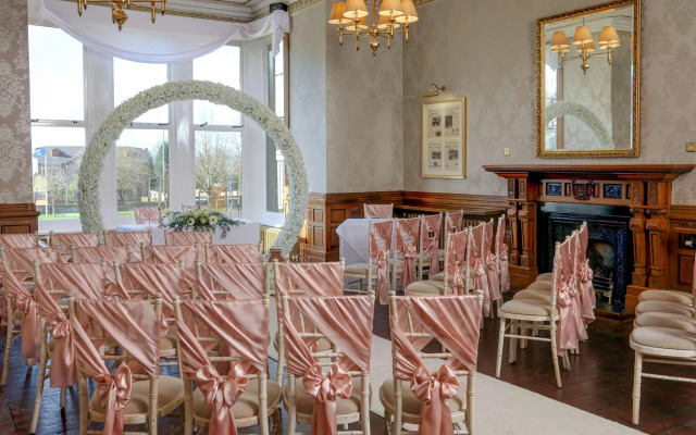 The Oaks Hotel