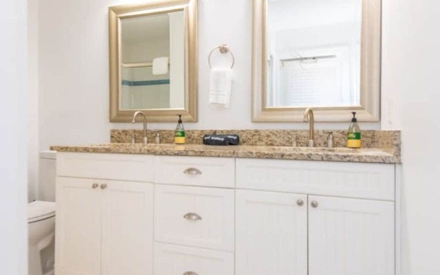 Fort Pierce - 2BD 2BA Tropical Surfside Retreat