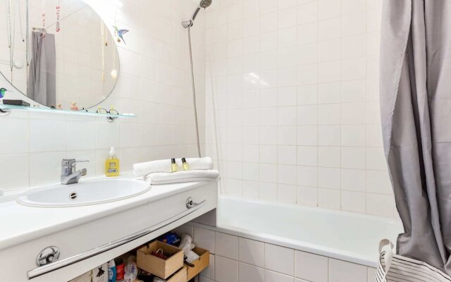Warm and Homely Duplex Near Montmartre, Fits 5