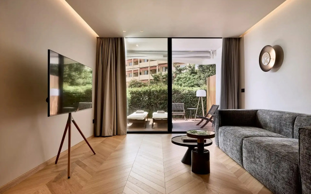 Cama Luxury Suites Kavouri