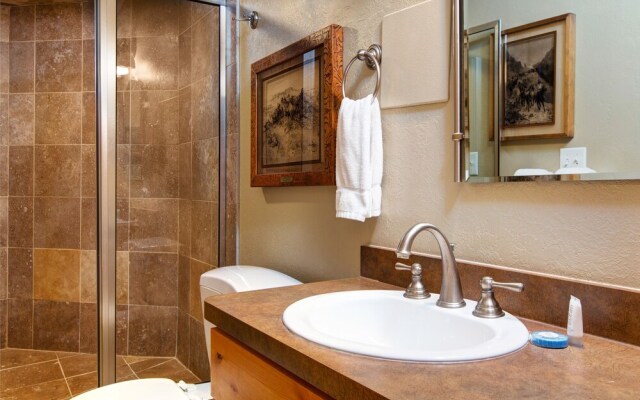 2BR Empire House Condo by RedAwning