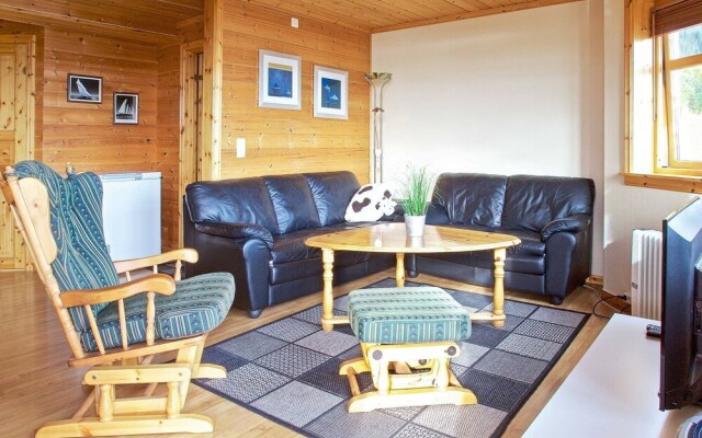 4 Person Holiday Home In Midsund