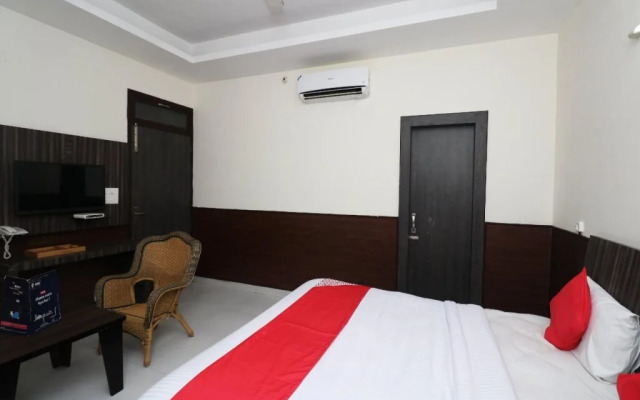 The Classic By OYO Rooms