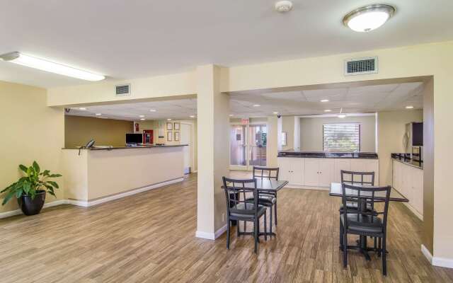 Suburban Studios Hotel Kingsland Near I-95