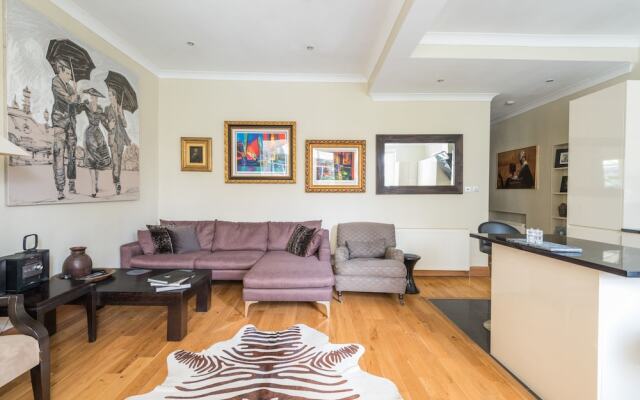 Designer Chelsea Family Home with Garden