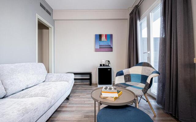 Riviera Hotel