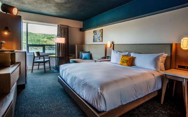 DoubleTree by Hilton St. John's Harbourview