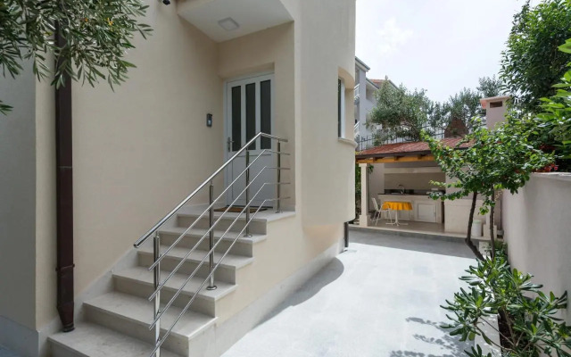 Spacious Modern Apartment Miljak - 1min to the beach