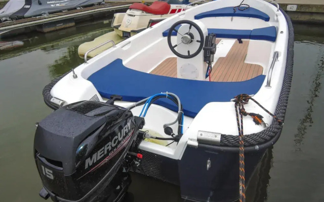 Hausboat Kamien Pomorski on the Water