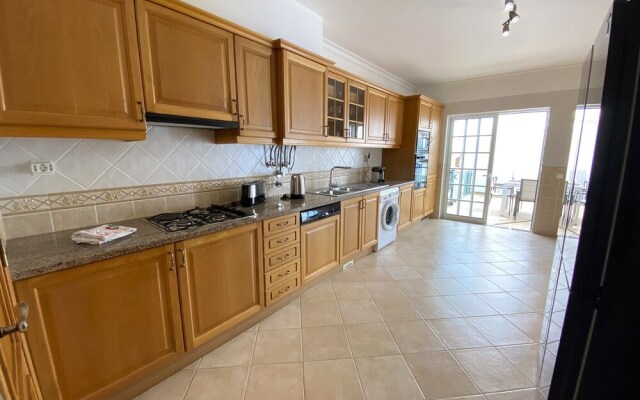 Pêra Amazing Villa With Pool by Homing