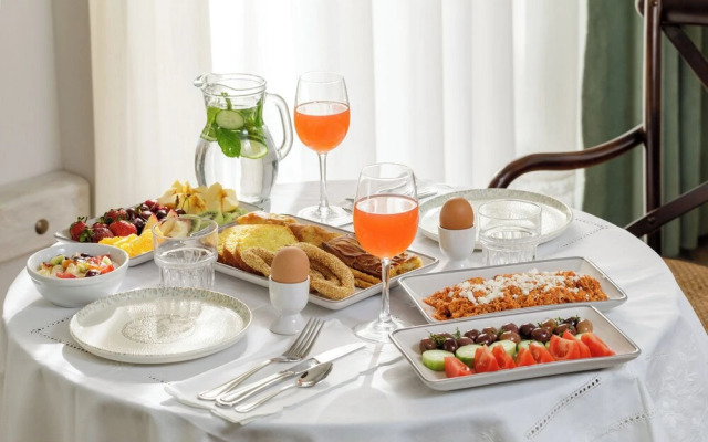 Meydani Suites