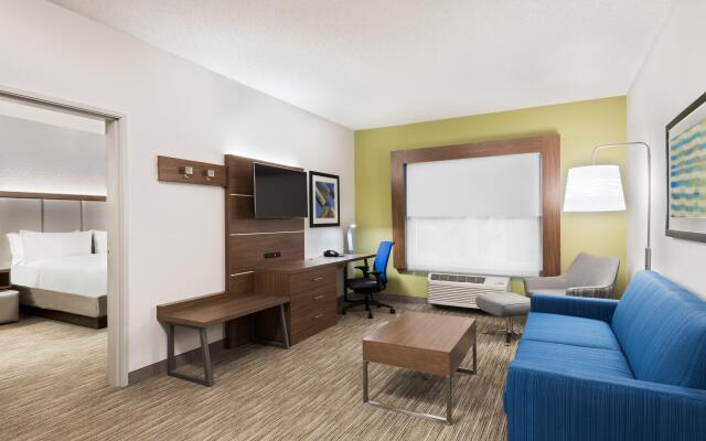 Holiday Inn Express & Suites Columbus Airport East, an IHG Hotel