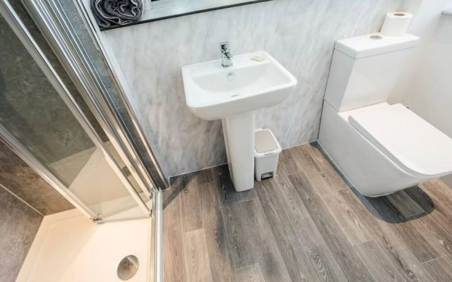 Exquisite Serviced Studio With Private Parking