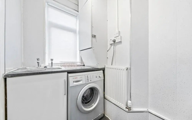 One Bedroom Apartment by Klass Living Serviced Accommodation Bellshill - Elmbank Street Apartment with WIFI  and Parking