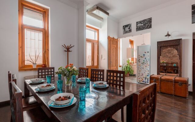 Supercentral Spacious Apartment