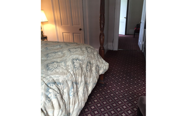 Nine-0-Five Royal Hotel