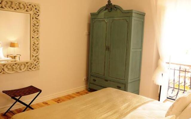 Sado Blue - City & River Flats by Be@home