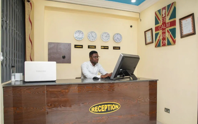 Executive 2-bed Apartment, Santa Maria - Accra