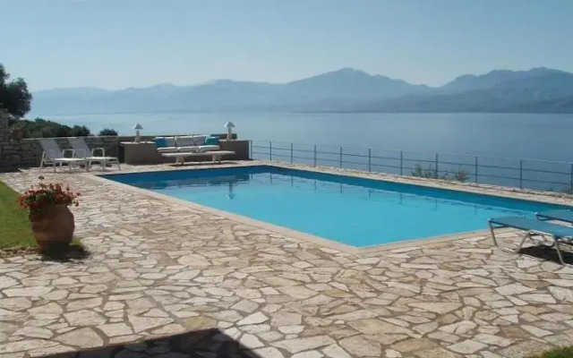 Skaloma Villas Art 1