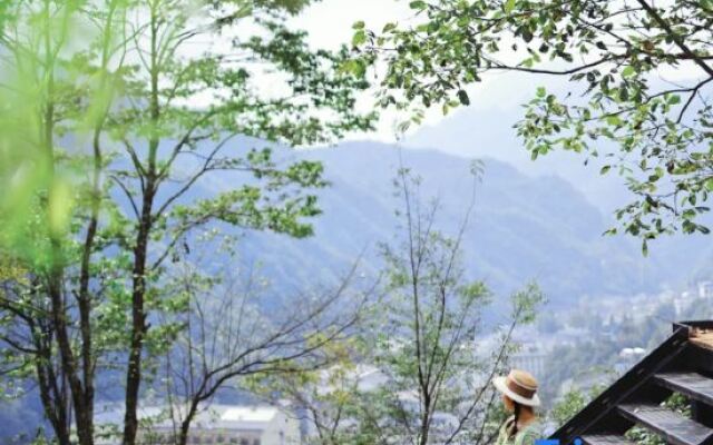 Yunfu Banshan Holiday Homestay