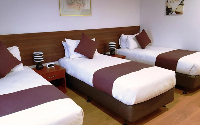 Auckland Airport Easy Hotel – Guest Rooms – Mangere
