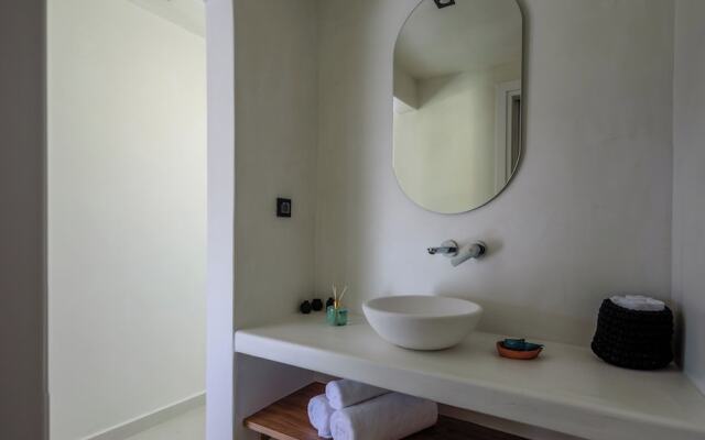 Ryolithos Suites