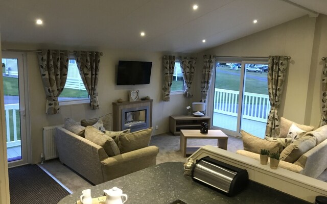 Luxury Lodge Embo