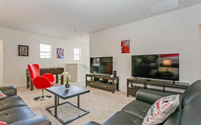 7 Bed 5 Ba Villa with Games, Pool & Spa