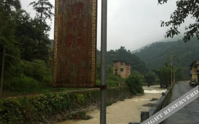 Tulou Little Water Leisure Hotel