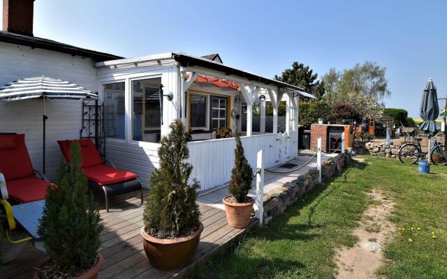 Snug Bungalow in Insel Poel Germany near Beach