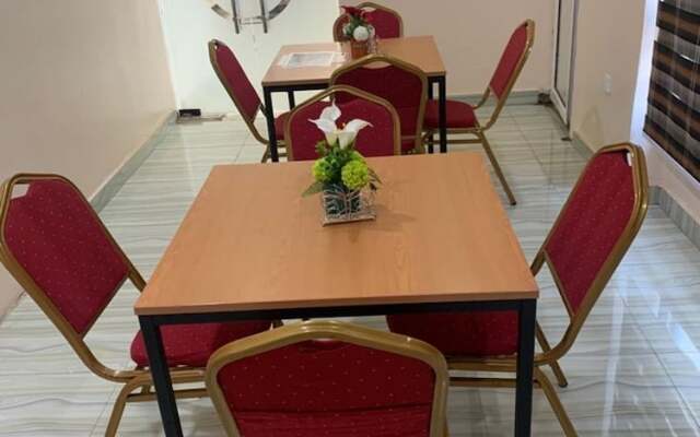 T Golden Villa Hotel