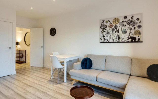 Hounslow Apartments by Charles Hope