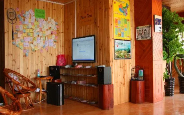 Dragon's Den Hostel