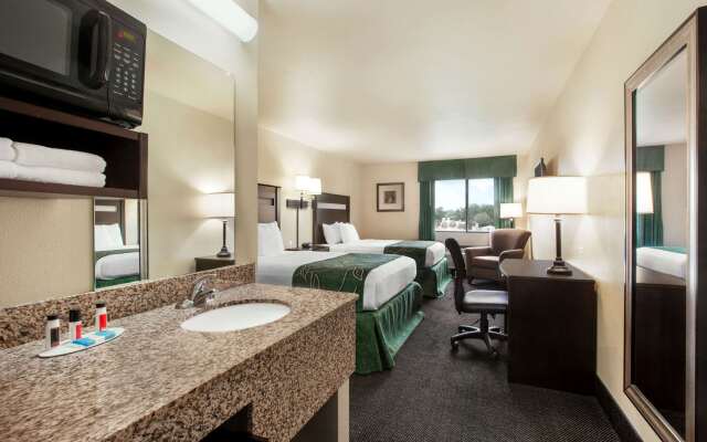 Travelodge by Wyndham Livonia