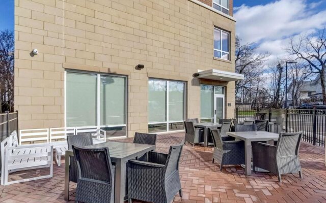 Hampton Inn & Suites Cincinnati Midtown Rookwood