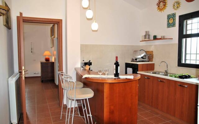 Red Roses Flat in a Semi-detached Villa