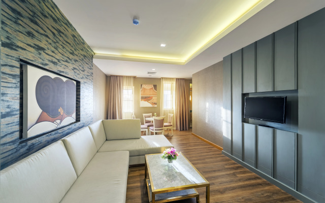 Royal Rattanakosin Hotel