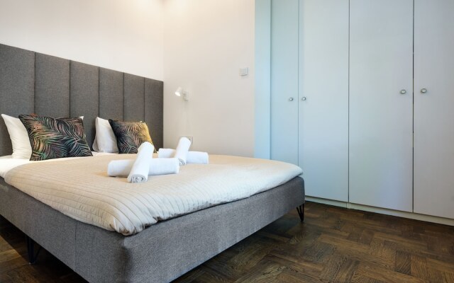 Tyzenhauz Apartments