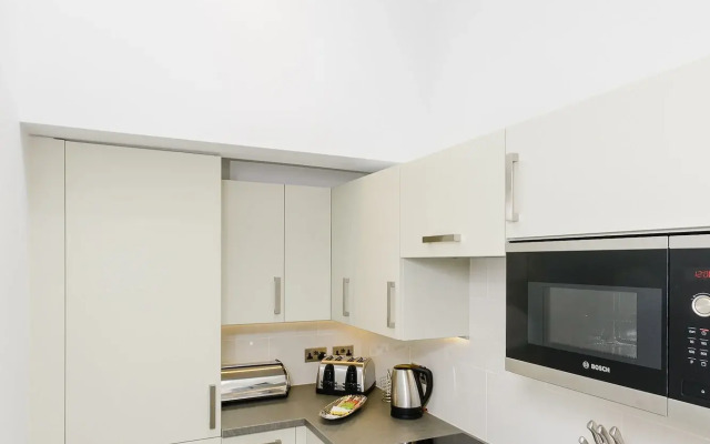 Flying Butler - Richmond Tersha Street Apartments