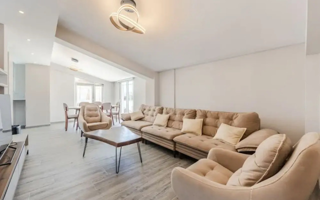 Rooftop Apartment With Private Pool