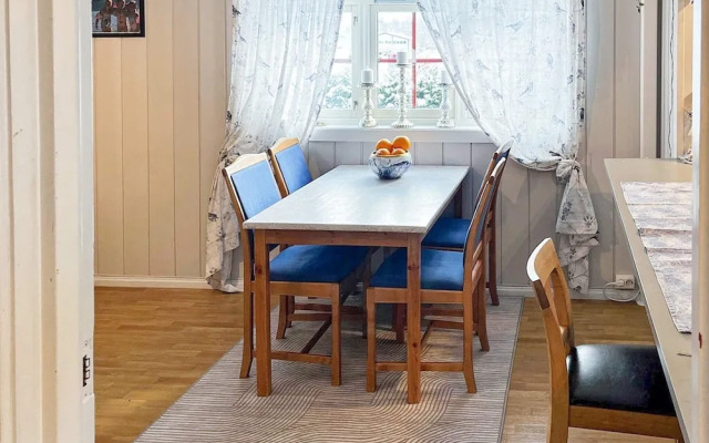 4 Person Holiday Home in Skulestadmo