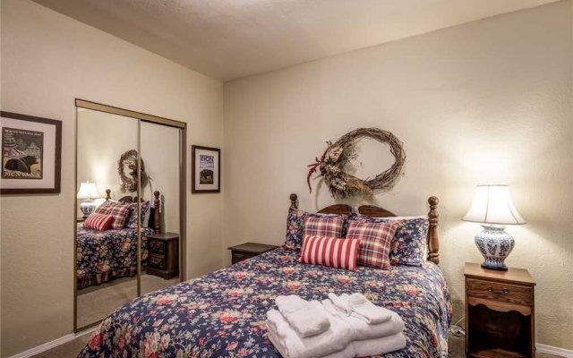 Blue Bear Retreat - Eight Bedroom Cabin