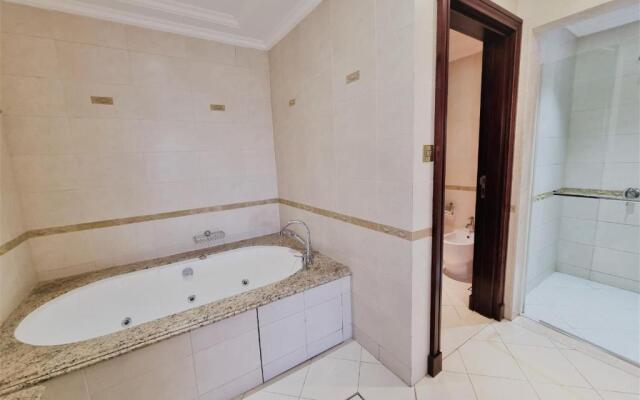 Palm Jumeirah Stunning 4BHK Villa